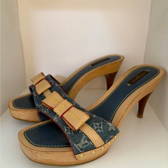 Louis Vuitton denim monogram heels with tan leather bow & trim - Picture 5 of 5